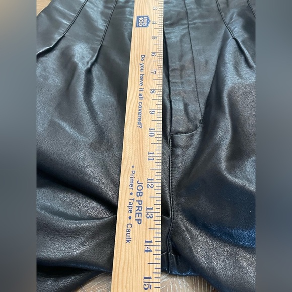 Free People Faux Black Leather Pleated Front Trouser Pants Pockets size 4 - Picture 9 of 11